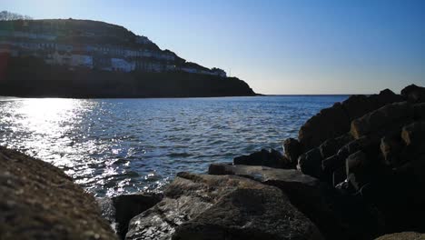 Vista-A-Través-De-Cardigan-Bay,-En-New-Quay,-Ceredigion,-Gales,-Reino-Unido