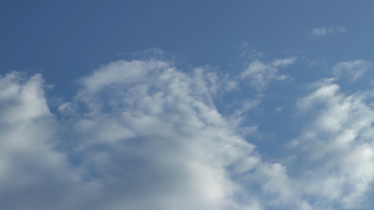 해가 지을 때 어오르는 어리 구름 (cumulus clouds) - 시간과 시간, 휴식, 날씨의 극적인 아름다움, 분위기, 느한 배경, 굴러오는 러스 구름