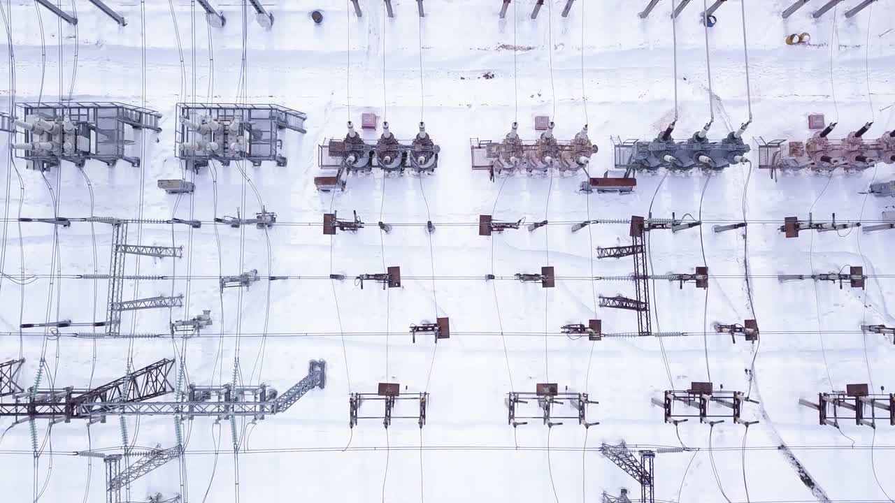 vista aérea de una central eléctrica nevada