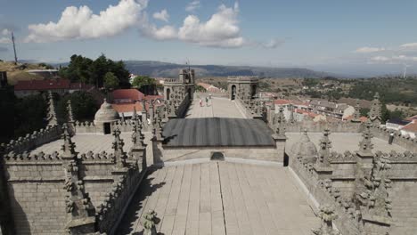 La-Vista-Aérea-Superior-De-La-Catedral-De-Guarda-Revela-Parte-De-Su-Diseño-único