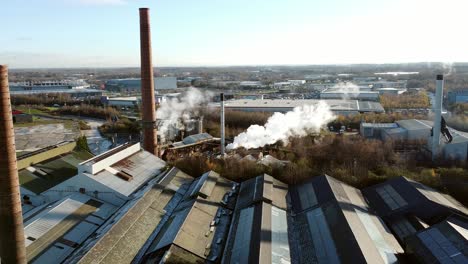 Pilkington-Fábrica-De-Vidrio-Almacén-Edificios-Vista-Aérea-órbitas-Industrial-Azotea-Chimenea-Horizonte