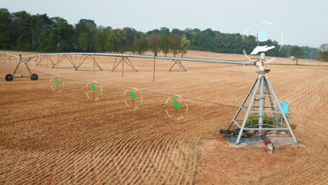 Las-Plántulas-En-El-Campo-Reciben-Riego-De-Agua