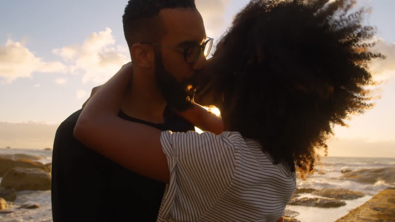 Couple kissing each other on the beach 4k