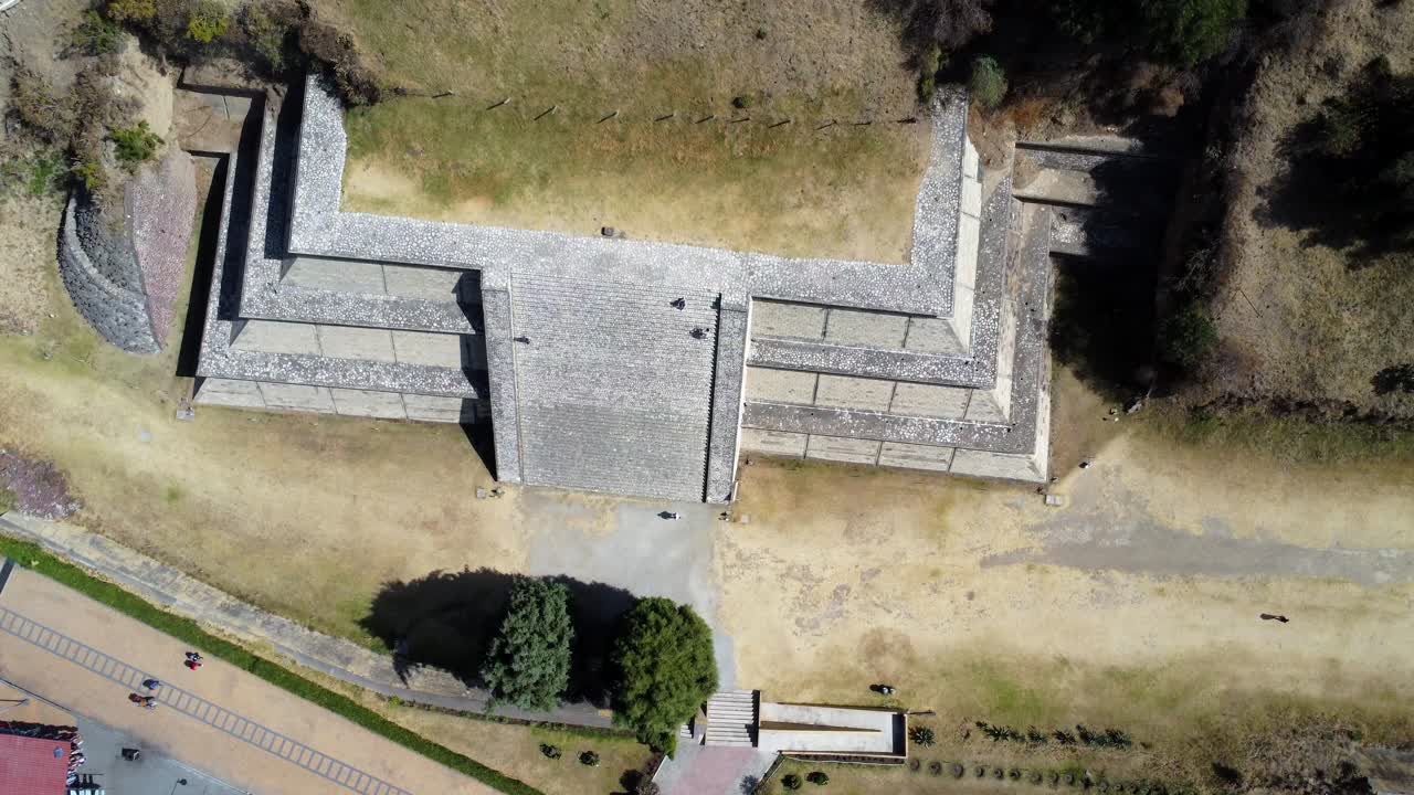 ripresa aerea delle rovine della piramide di cholula