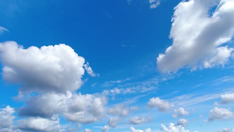 Time-lapse-of-cloud-layers-moving-in-the-sky