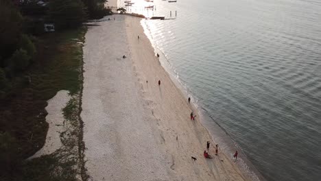 Lufttouristen-Haben-Viel-Spaß-In-Batu-Feringghi