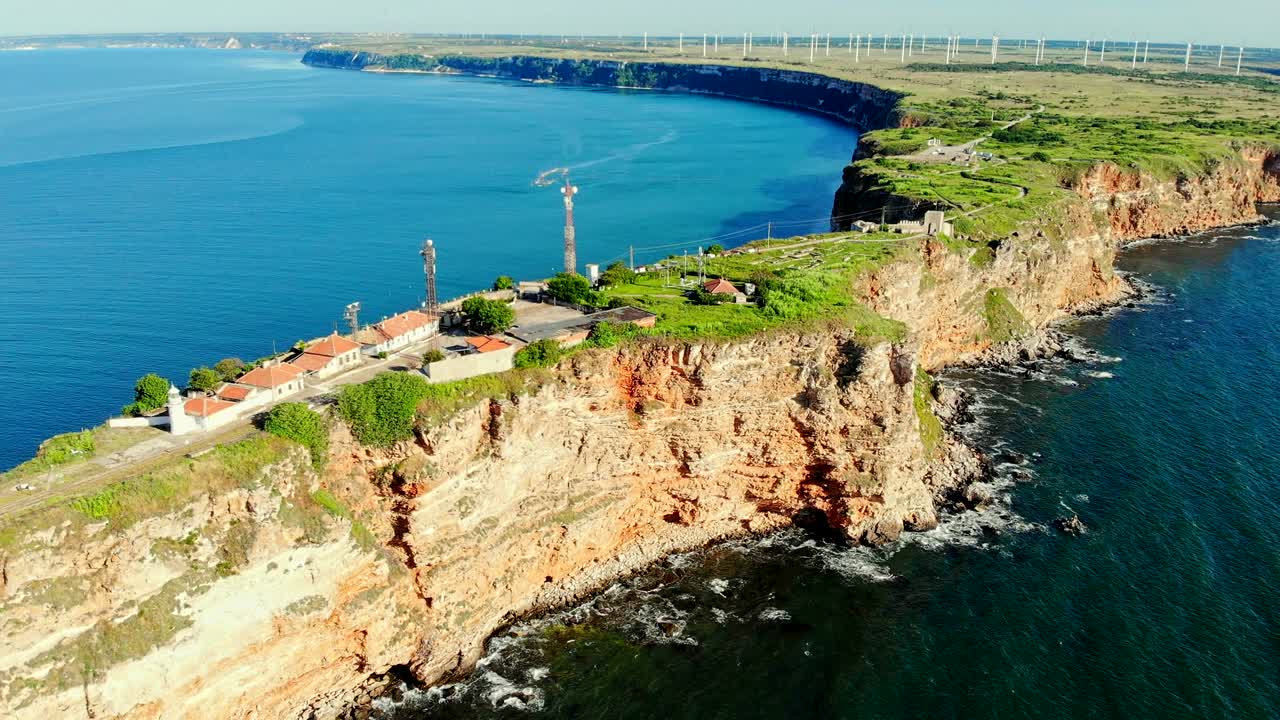 유네스코 세계유산인 칼리아크라의 기념비적인 역사적인 마을의 공중 전망.