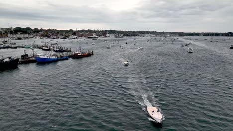 Barcos-Pesqueros-Zarpan-De-Newport-Rhode-Island