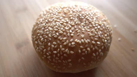 bun with sesame seeds rotates