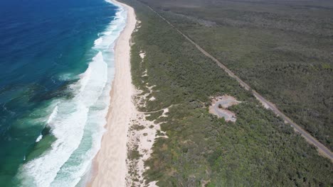 Mungo-Brush-Campground-And-Mungo-Beach-At-Myall-Lakes-National-Park-In-New-South-Wales,-Australia