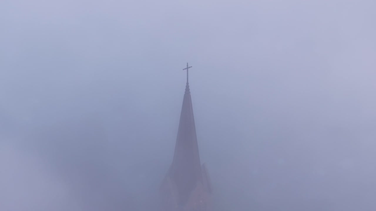 성 프란치스코 바실리크 볼스워드, 안개 가 가득 한 아침, 공중