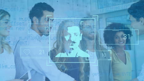 animación de fotos de redes sociales sobre compañeros de trabajo diversos y felices en la oficina