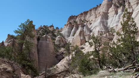 Hermoso-Cielo-Azul-Carpa-Rocas-Monumento-Nacional