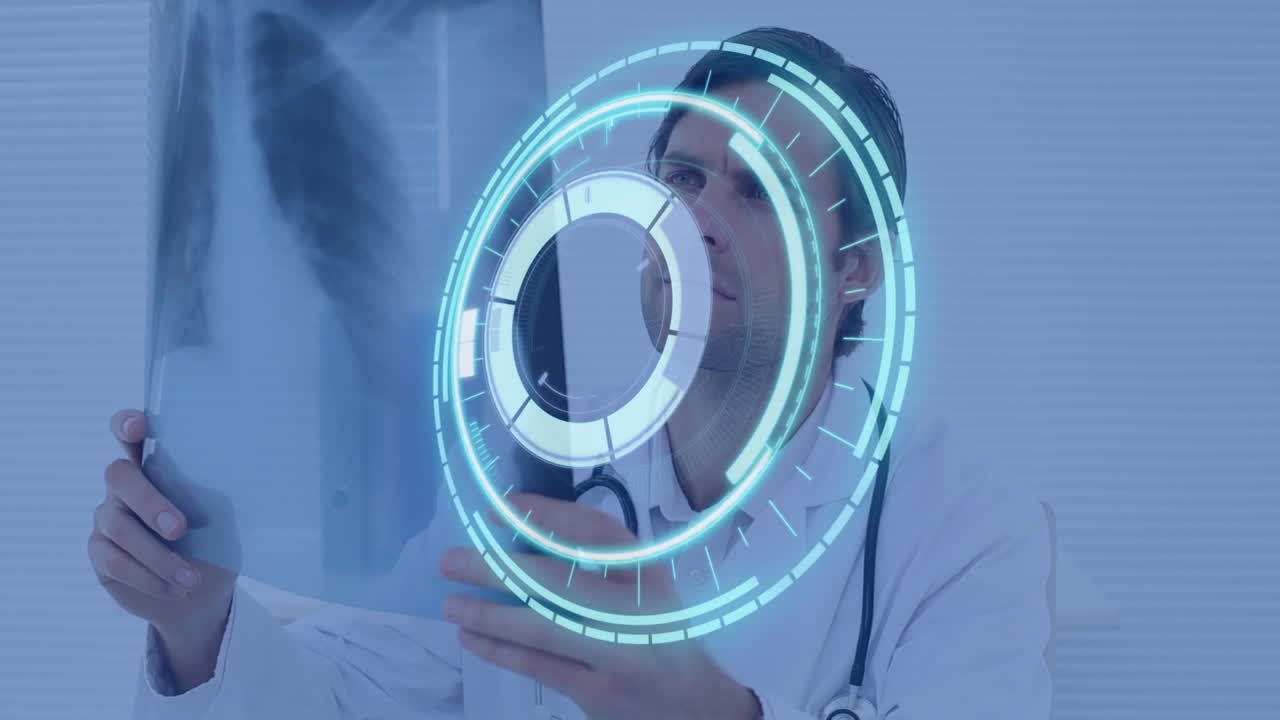 animación de escaneo por telescopio sobre un médico que sostiene una fotografía de rayos x