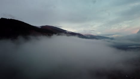 Nebelberge-Aus-Drohnenaufnahmen