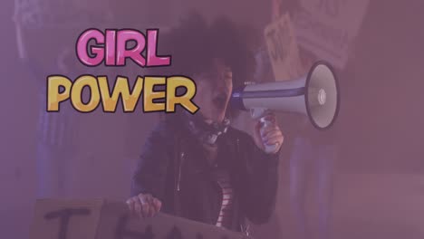 animación del texto del poder de las niñas sobre diversas mujeres que sostienen pancartas y megáfono
