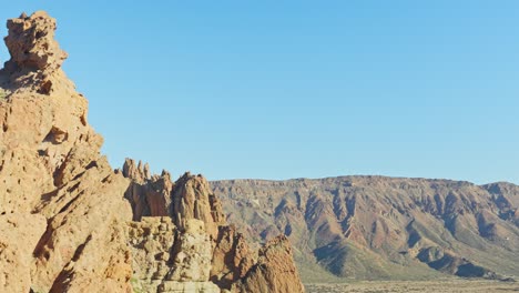 Establishing-shot-of-desertic-rocky-hot-landscape-of-Teide-National-Park,-pan