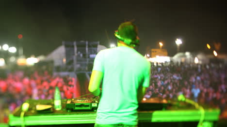 dj playing festival 07