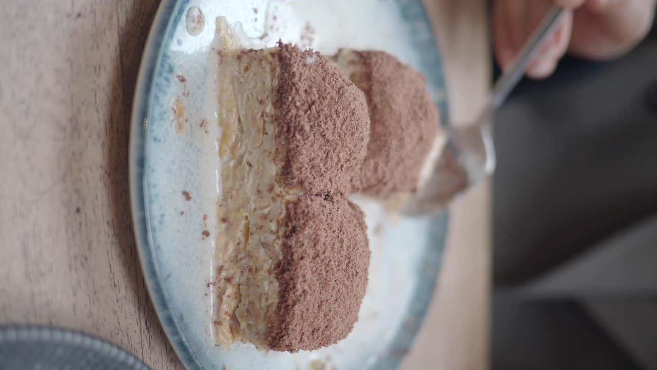 Tiramisù su un piatto