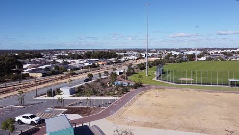 obras de extensión ferroviaria de butler vistas desde halesworth park, toma aérea a la izquierda