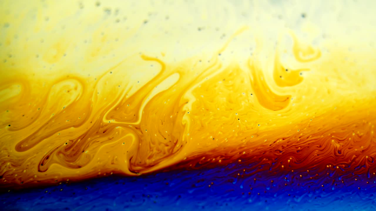 la burbuja de jabón crea una paleta de arco iris colorida y psicodélica con remolinos y olas