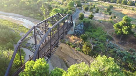 Ausgangspunkt-Der-Iron-Horse-Bridge-In-Santa-Clarita,-Kalifornien