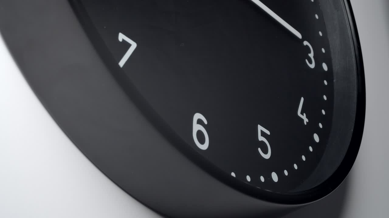 horario negro de las 3 a las 7 horas