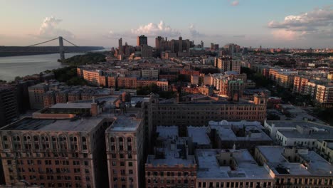 Uptown-NYC-skyline-in-Washington-Heights-and-Harlem,-4K-drone-clip