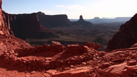 Crabright-über-Einen-Alten-Indianischen-Campingplatz-Im-Canyonlands-Nationalpark