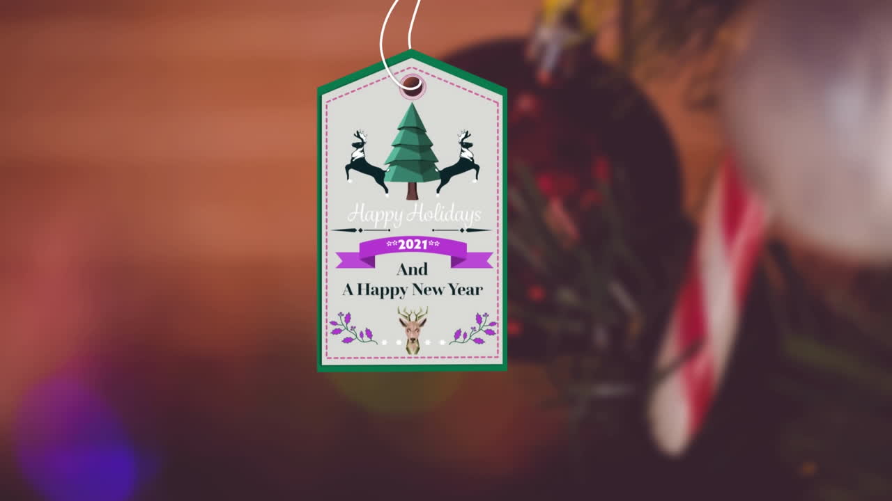 la animación del texto de felices navidades sobre las bolas.