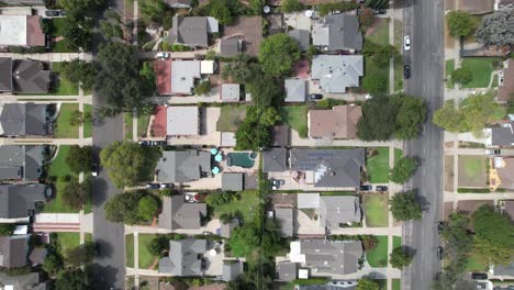 vista aérea de pasadena de arriba hacia abajo por encima de las calles y jardines de la propiedad inmobiliaria del barrio