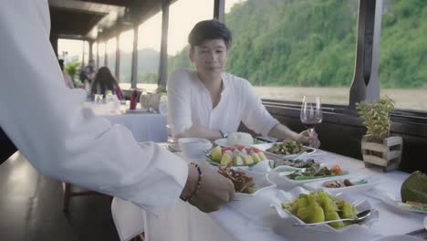 waiter taking table order, video in 4k