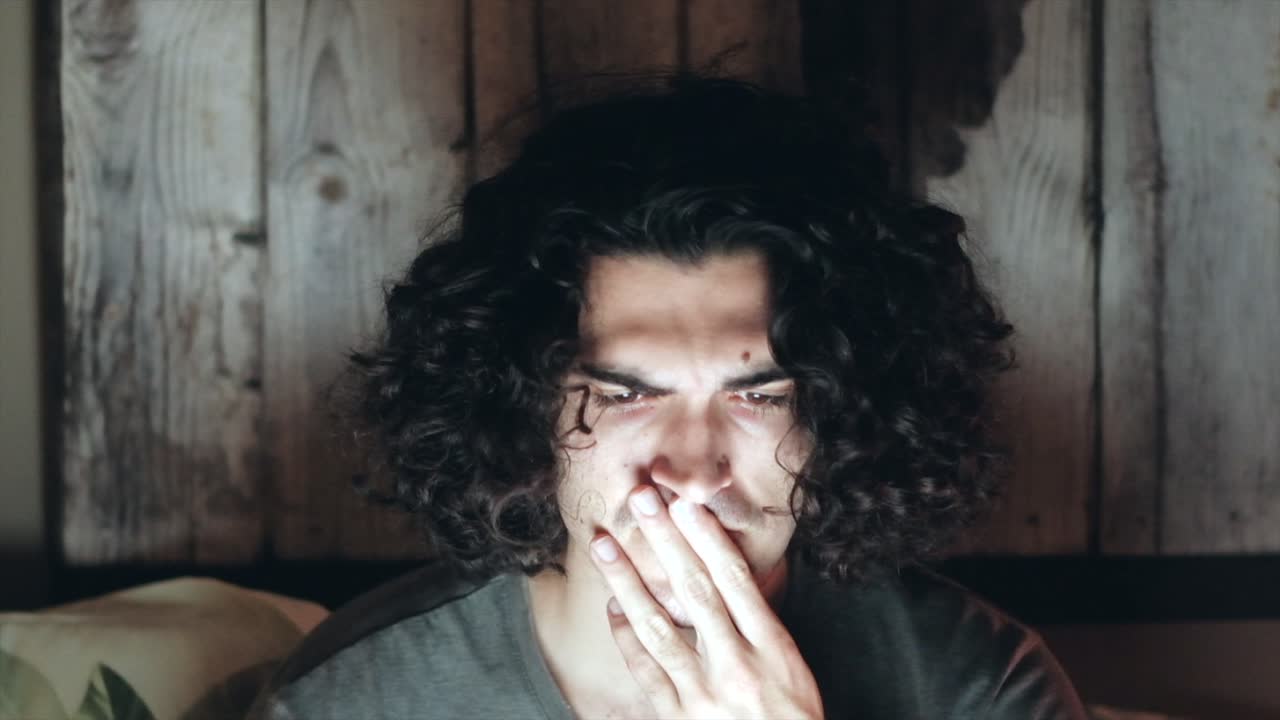 우려스러운 남자, 기한에 대한 스트레스, 불안한 학생, 스트레스에 직면한 학생