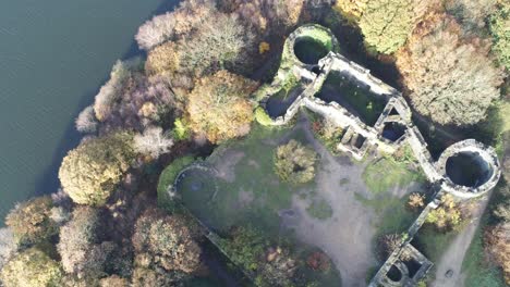 Réplica-Del-Castillo-Abandonado-De-Liverpool-Ruinas-En-Otoño-Rivington-Bosque-Naturaleza-Histórica-Pull-Up-Vista-Ascendente-Aérea