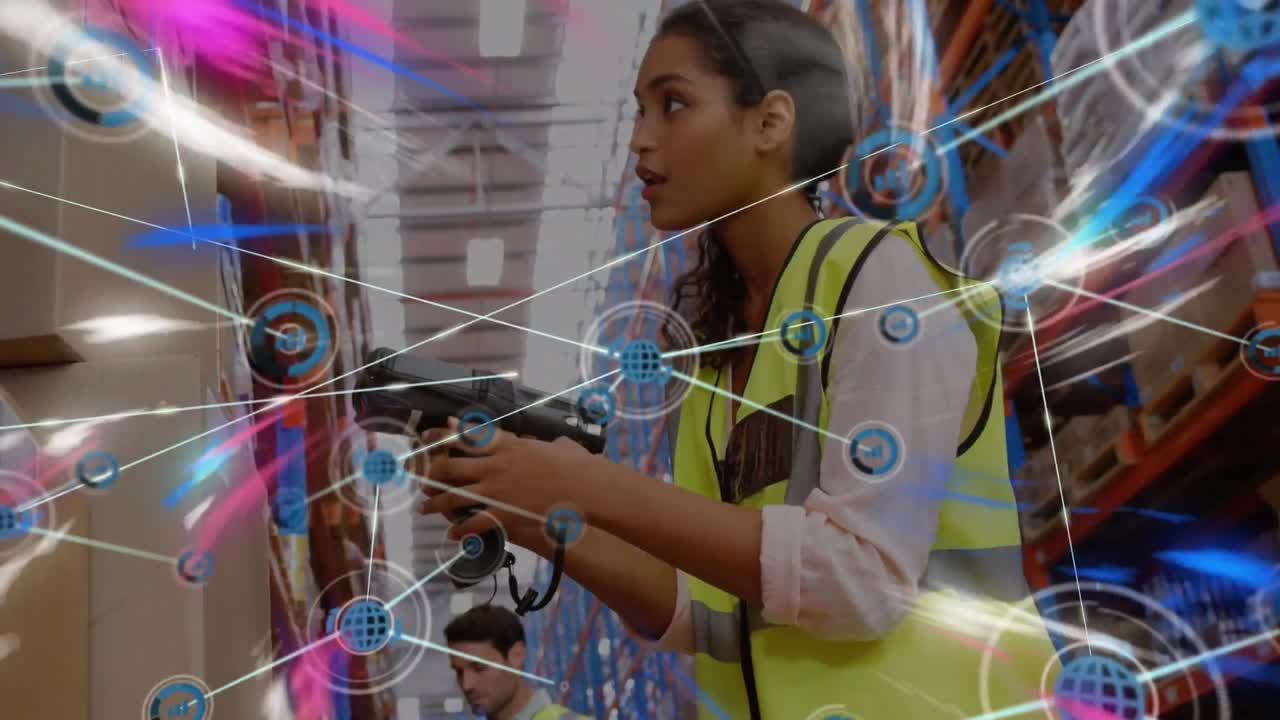 ondas digitales y red de iconos digitales contra una trabajadora que usa un dispositivo de escaneo en el almacén