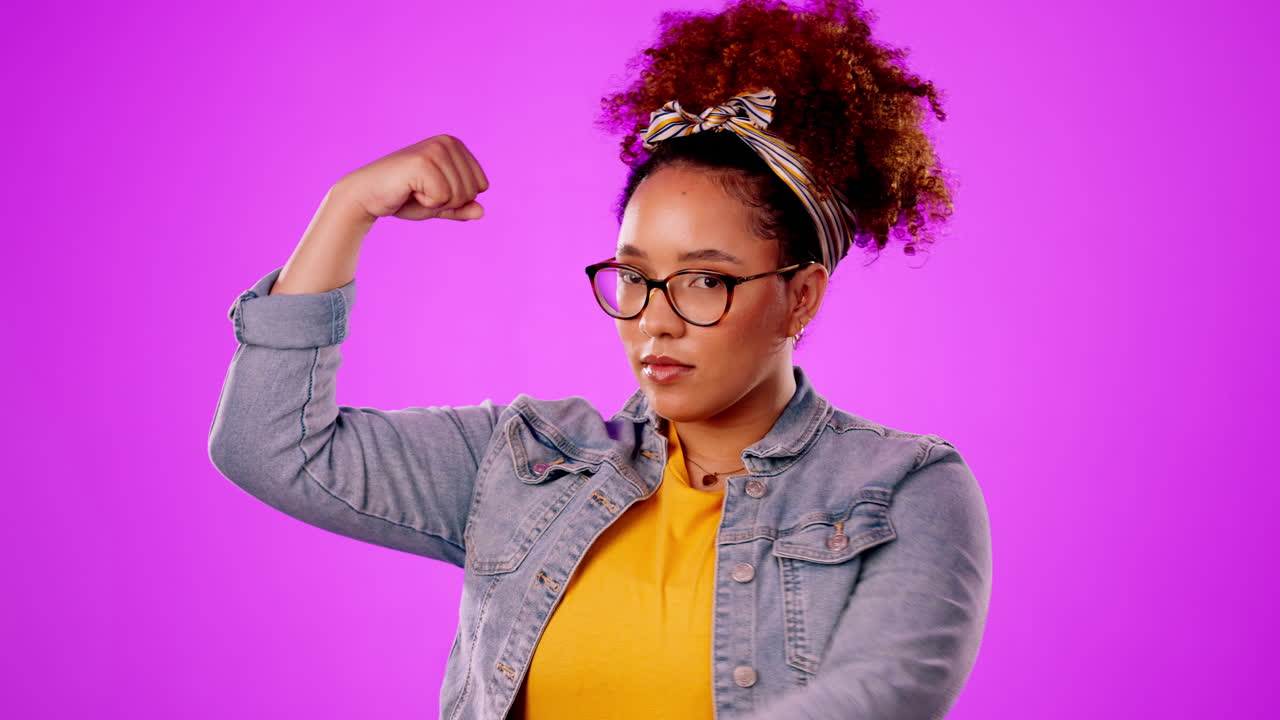 cara, flex y mujer negra con liderazgo