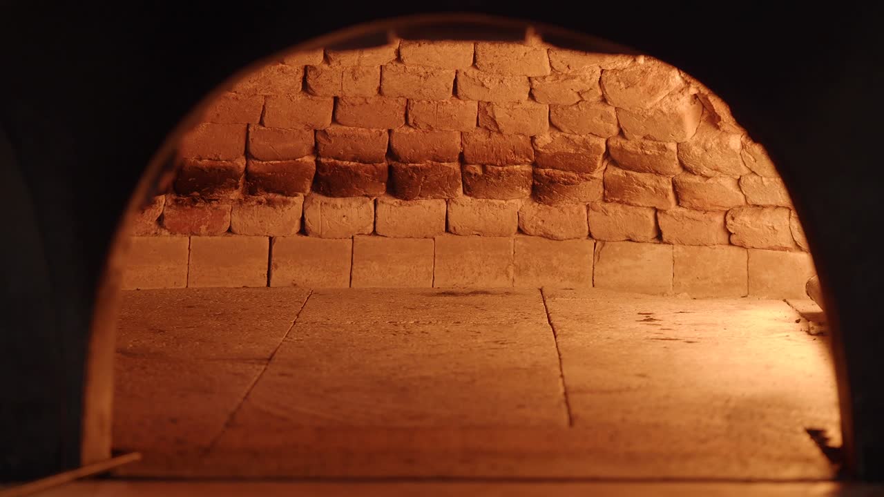 Interno di un forno in mattoni