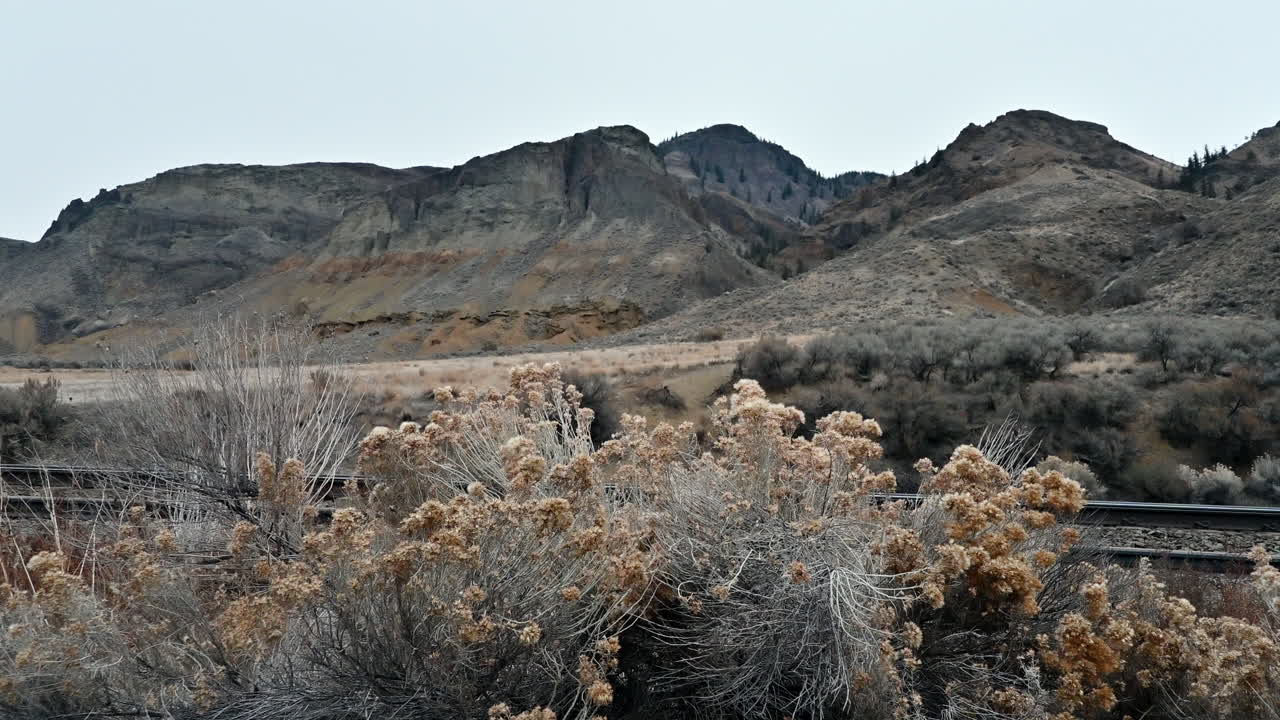 el tapiz geológico de la cresta de canela de kamloops