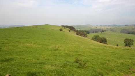 uitkijkend naar het oosten over throwley moors en manifold vallei