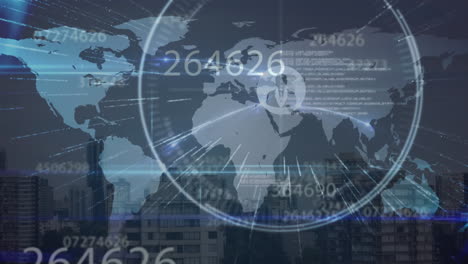 animación del procesamiento de datos y el mapa del mundo con una red de conexiones sobre el paisaje urbano