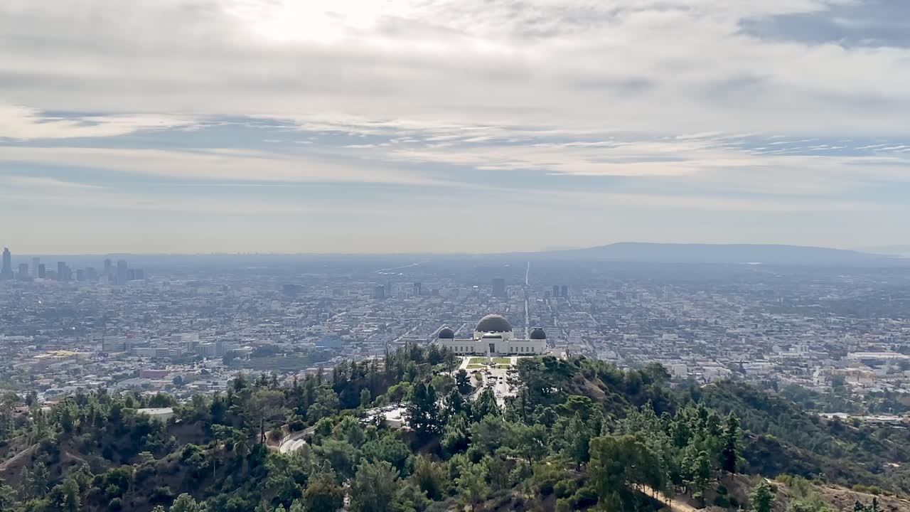 그리피스 천문대 랜드마크 스카이라인, 로스앤젤레스 시내, 낮에는 흐린 하늘