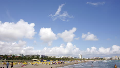 Zeitraffer-Des-Strandes-Von-Salou-In-Spanien