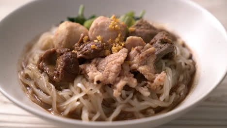 rice noodle soup with stewed pork