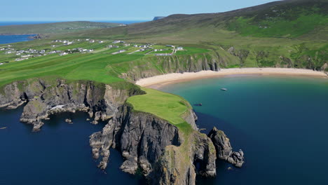 Drone-View-Of-Silver-Strand-En-Co-Donegal-En-La-Costa-Oeste-De-Irlanda