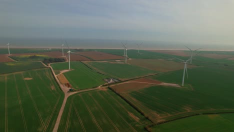 Amplia-Vista-Panorámica-Aérea-De-Drones-Del-Parque-Eólico-Del-Aeródromo-De-Lissett-En-Yorkshire,-Reino-Unido