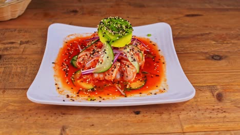 테이블 에 제공 되는 아구아치레 요리 의 클로즈업