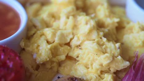 scrambled eggs breakfast