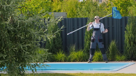 pool maintenance by a worker