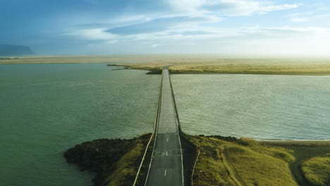 delta del río islandés visto desde arriba, delta volcánico