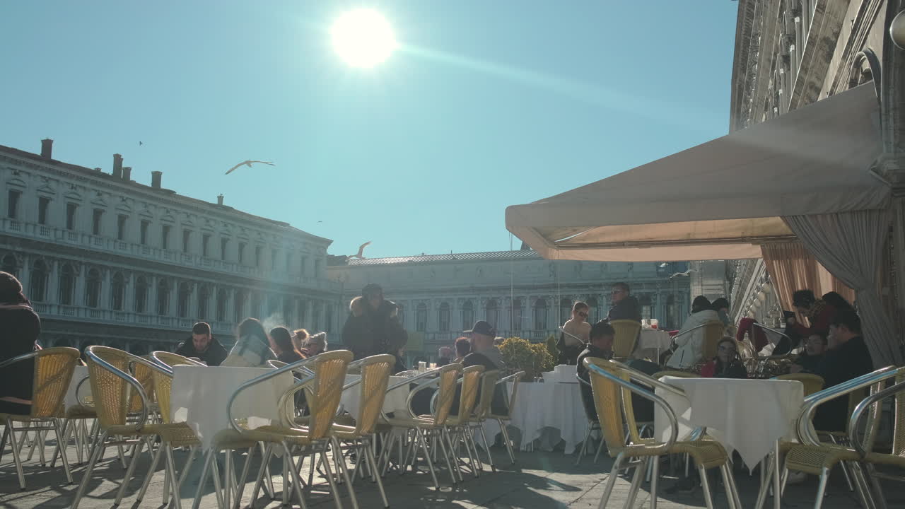 Piazza San Marco, Venezia - Scena in un caffè all'aperto